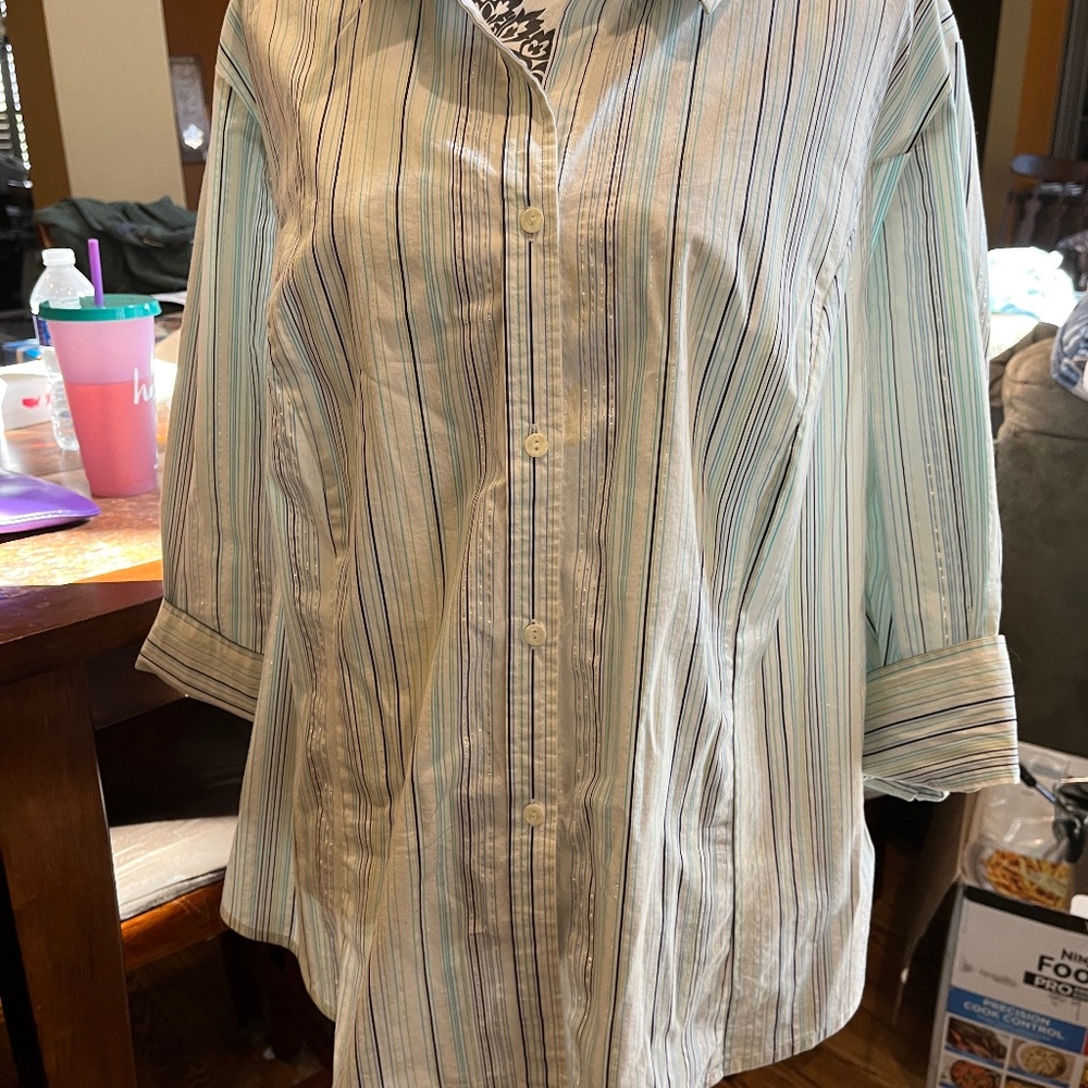 EUC George Woman's shirt size 22W-24W.